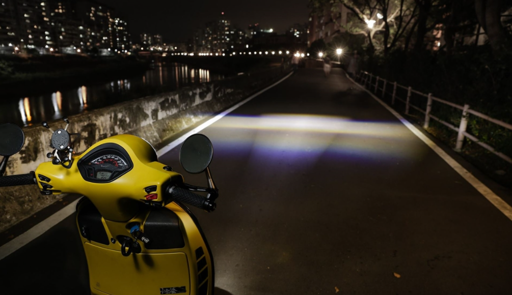 Faro anteriore a LED per Vespa GTS/​GTS Super/​GT/​GT L 125-300ccm ('03-'18)