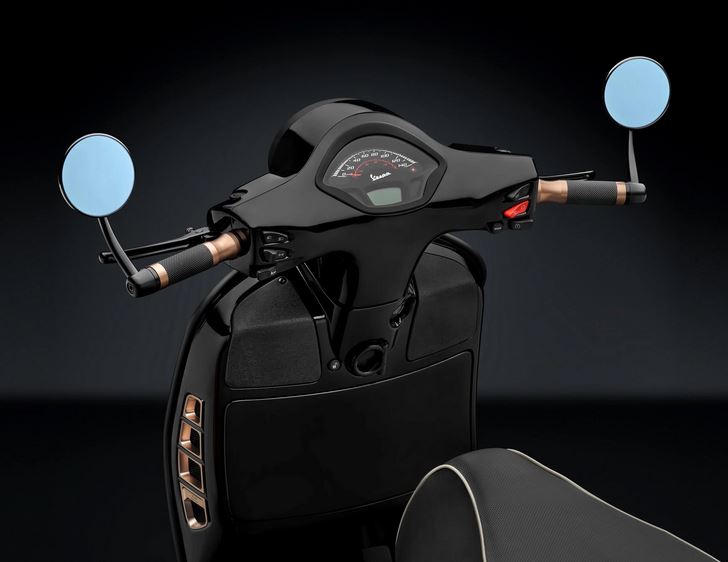 Copriforo per specchietto RIZOMA per Vespa GTS/GTS Super 125-300cc ('19-'22), nero