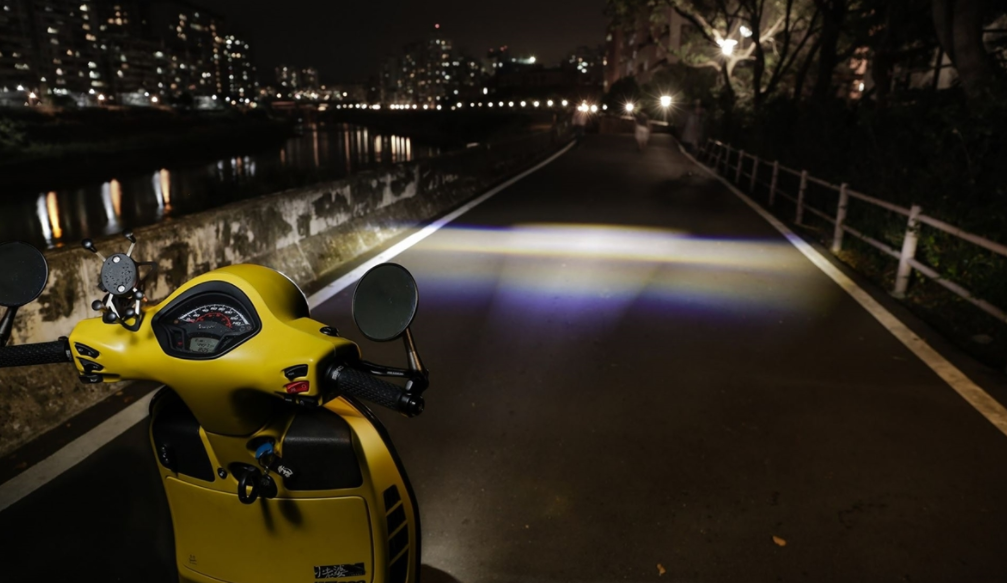 Faro anteriore "Black Edition" LED per Vespa GTS/​GTS Super/​GT/​GT L 125-300ccm ('03-'18)
