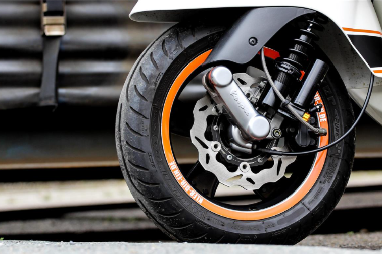 Ammortizzatore anteriore "Black Edition" per Vespa GTS/​GTS Super/​GTV/​GT 60/​GT/​GT L, nero